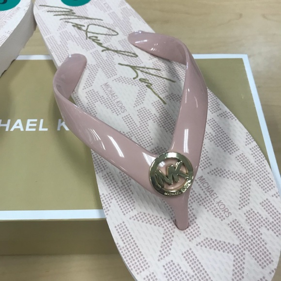 Michael Kors Shoes - Gorgeous Michael Kors ballet pink flip flops💕